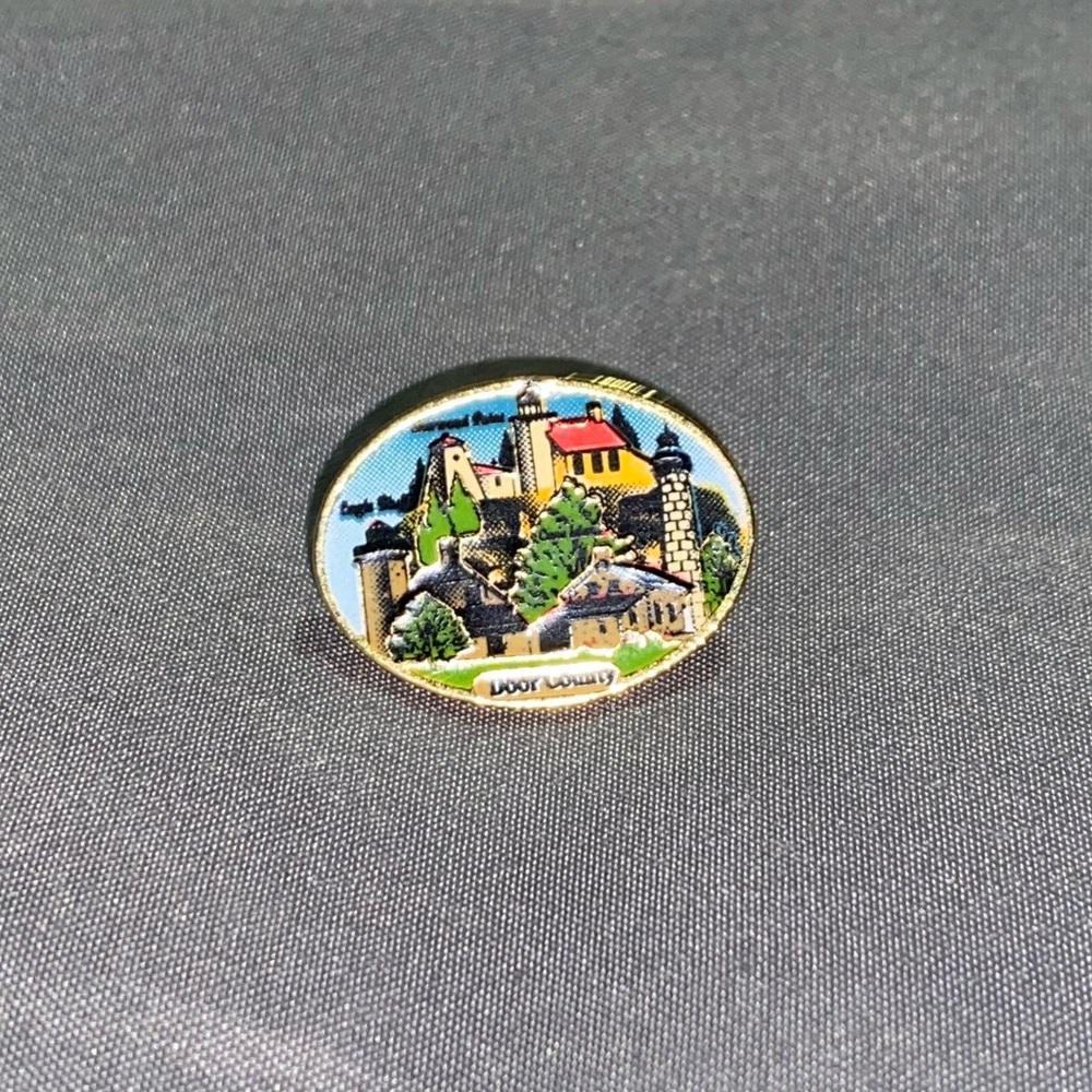 Colorful Door County Souvenir Pin Scofield brand company WI Wisconsin island USA